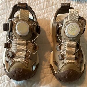 Kids Neutral-Tone Athletic Sandals - Taupe/Beige